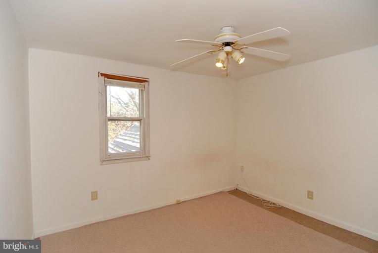 3613 Chatham Road Ellicott City, MD 21042 - Photo 17 of 20 Den