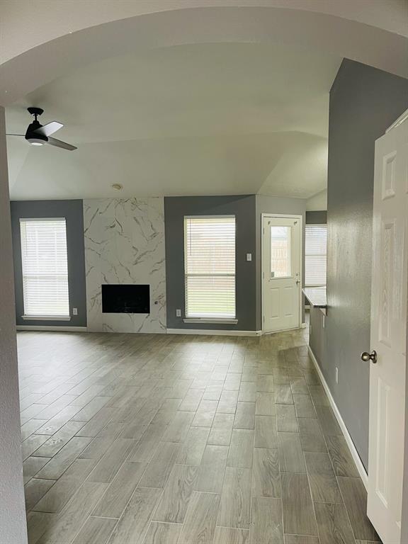 4513 Normandy Way Grand Prairie, TX 75052 - Photo 6 of 40