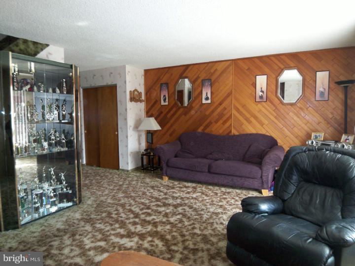12308 Rambler Road Philadelphia, PA 19154 - Photo 3 of 20