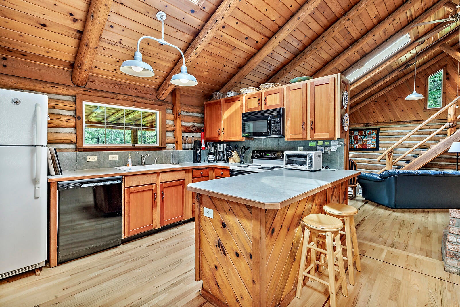 2266 Knowles Road Medford, OR 97501 - Photo 8 of 40 Nice kitchen with views from the window over the sink
