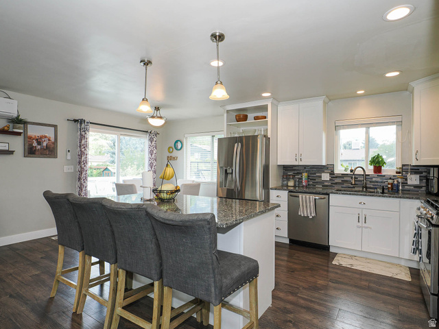 2444 Quail Run Drive Sandy, UT 84093 - Photo 3 of 23 Kitchen