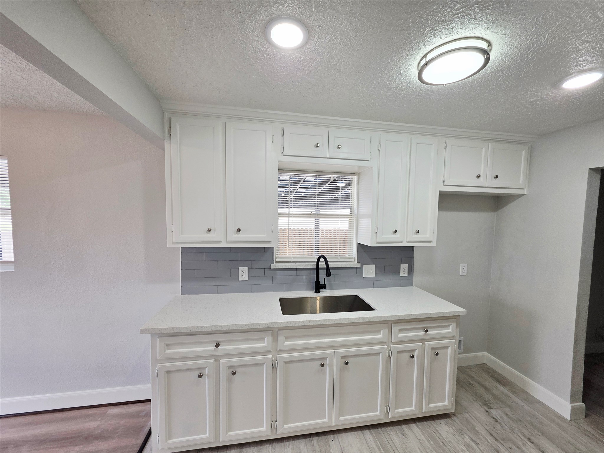 9713 Yuma Street Houston, TX 77029 - Photo 5 of 18 Kitchen