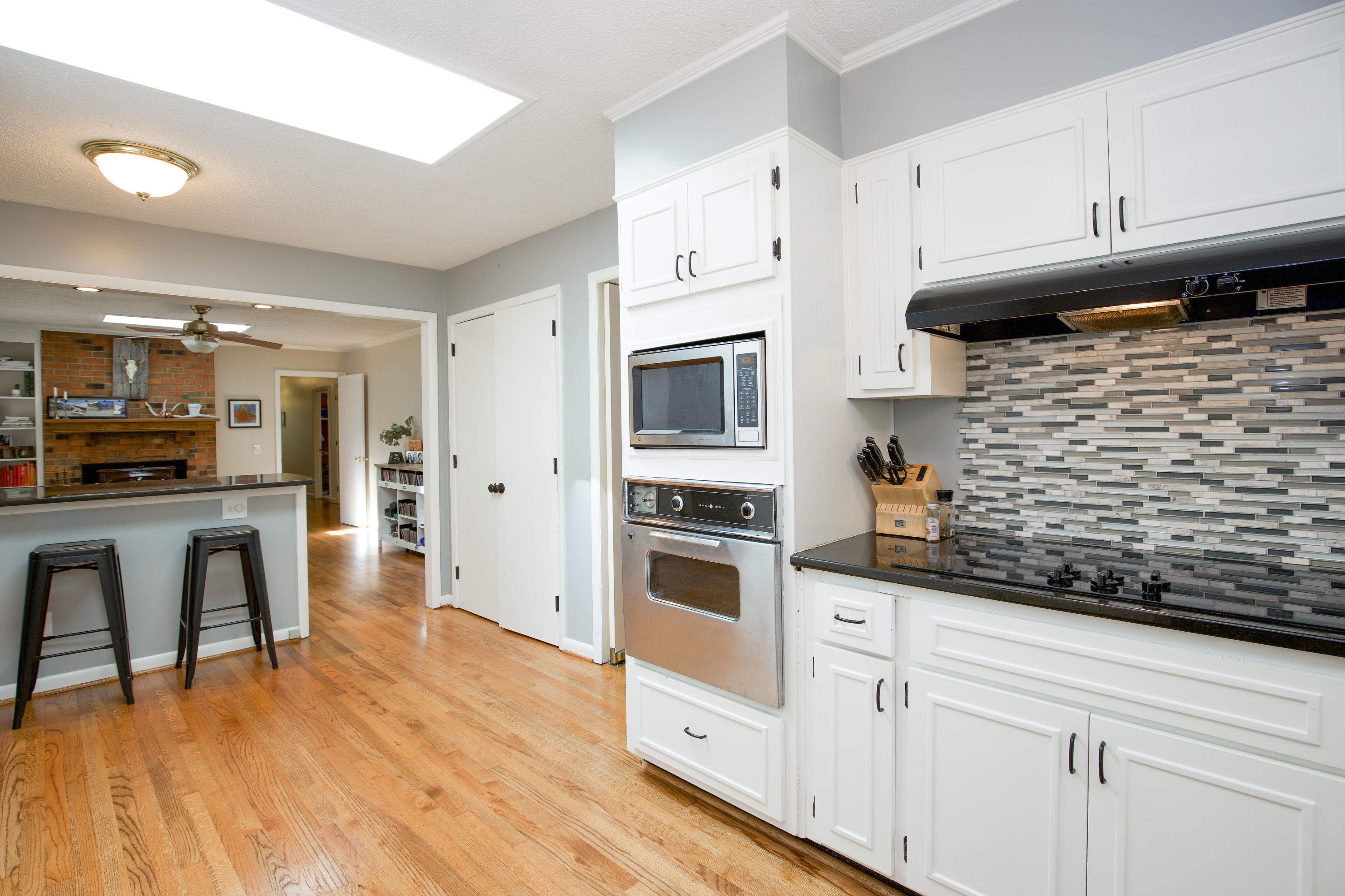 295 Cliff Road Southern Pines, NC 28387 - Photo 5 of 58 kitchen and breakfast bar