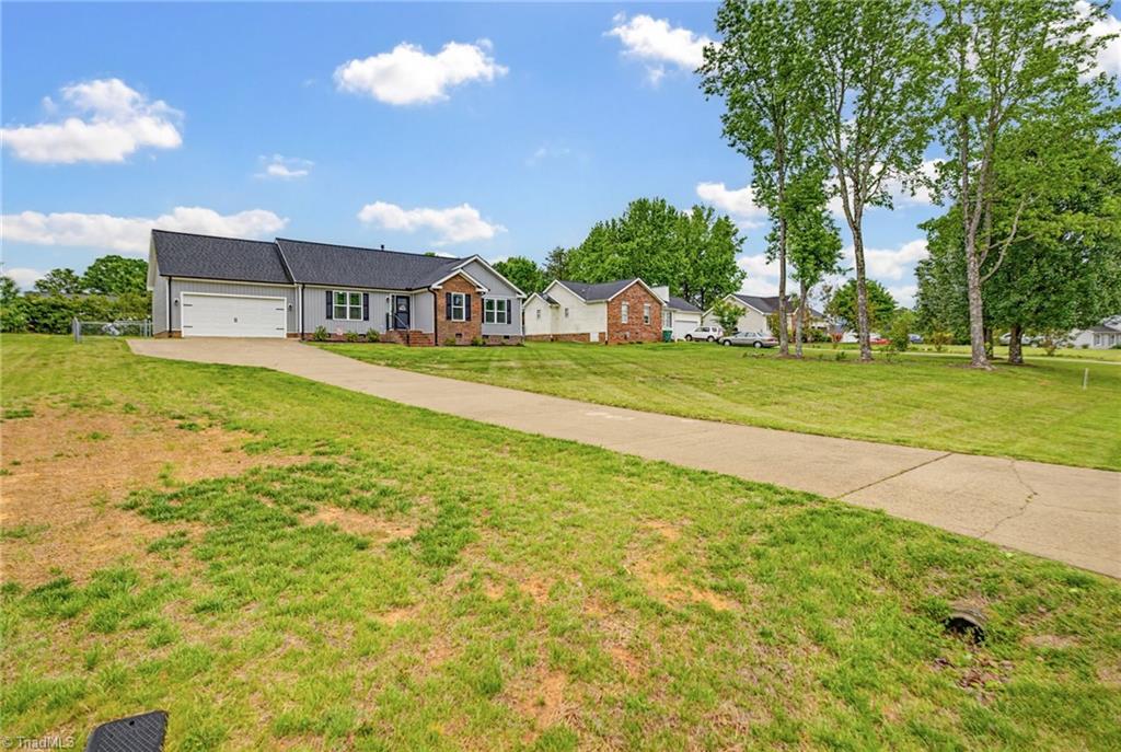 331 Tanglebrook Trail Eden, NC 27288 - Photo 4 of 30