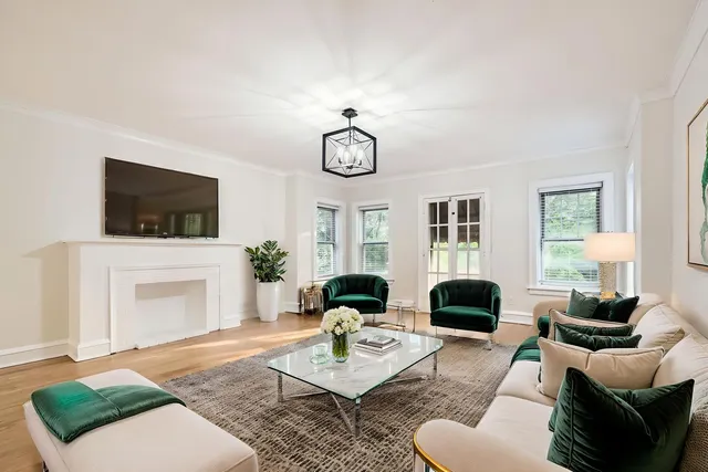 $624,900 | 6431 North Campbell Avenue, Chicago, IL 60645