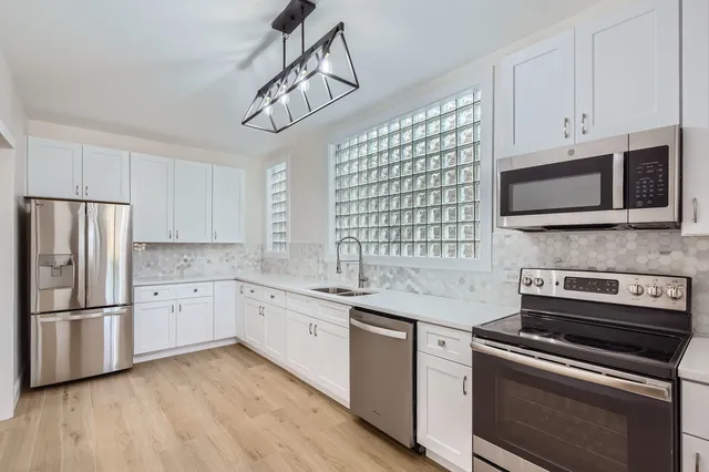 $624,900 | 6431 North Campbell Avenue, Chicago, IL 60645