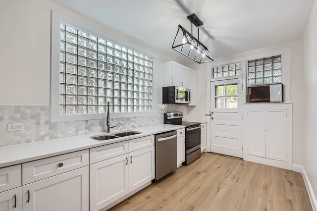 $624,900 | 6431 North Campbell Avenue, Chicago, IL 60645