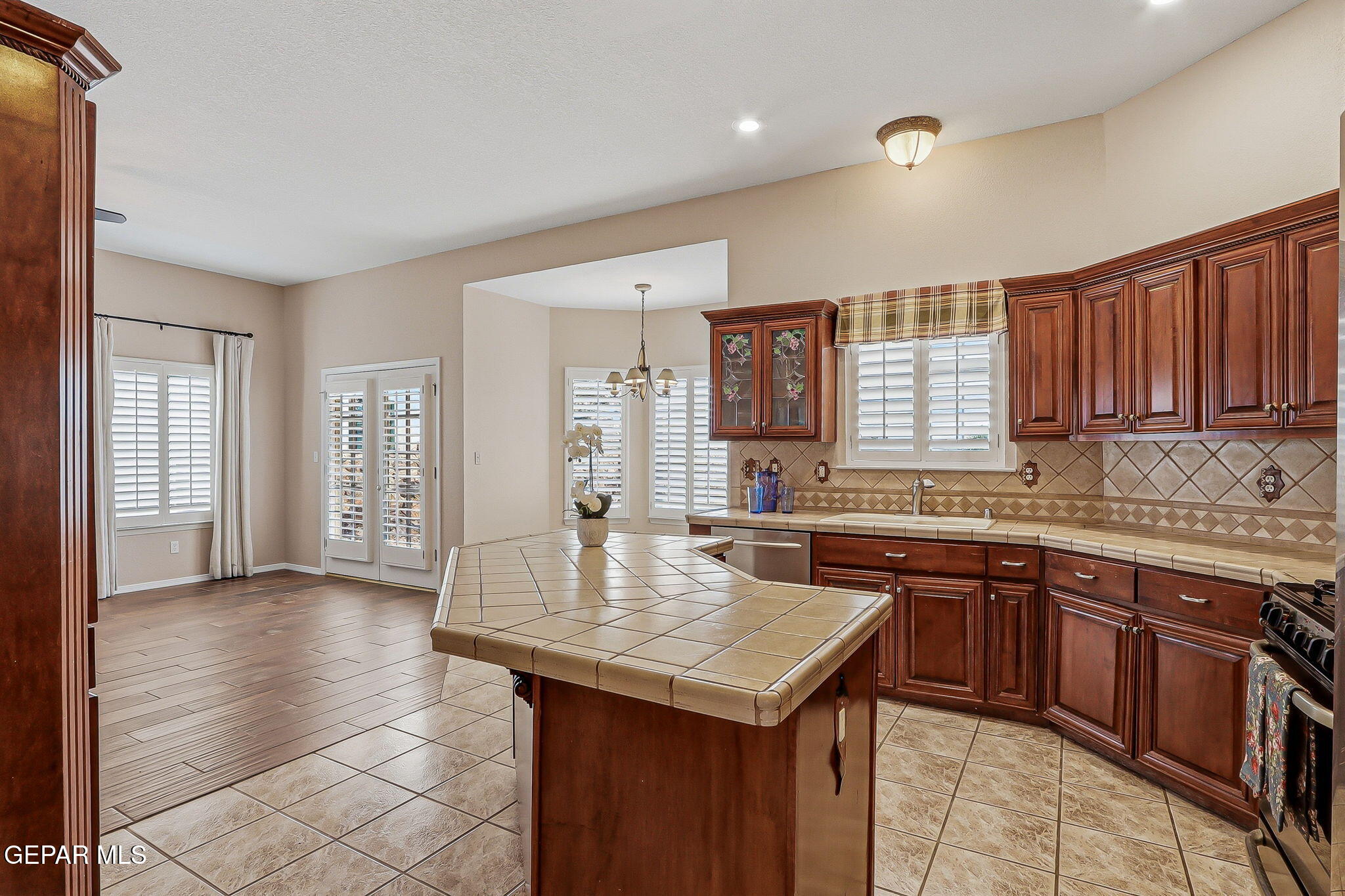1385 Rainbow Ridge Drive El Paso, TX 79912 - Photo 13 of 49 27-web-or-mls-IMG_6236