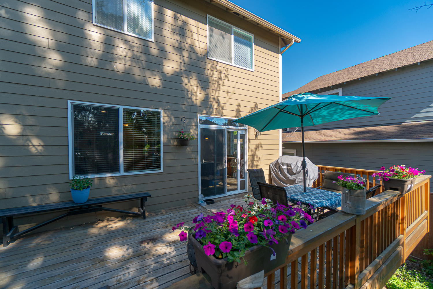 61522 Tall Tree Court Bend, OR 97702 - Photo 16 of 30 Outside back deck
