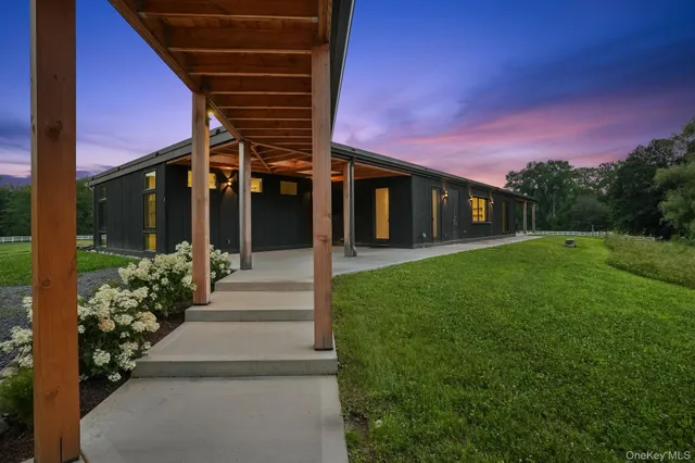 a view of a house with backyard and porch