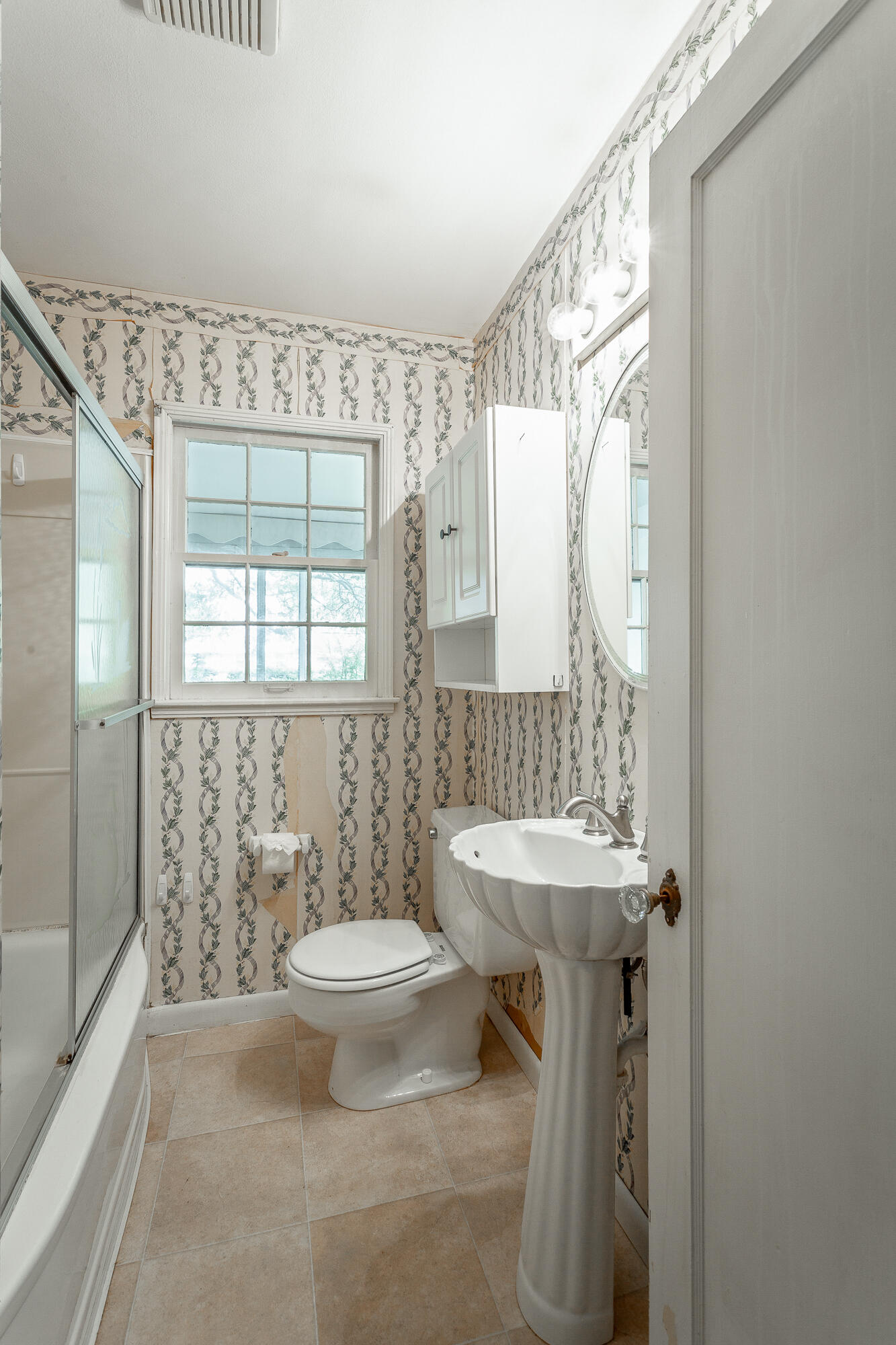 522 Sharondale Road Chattanooga, TN 37412 - Photo 18 of 24 Bathroom