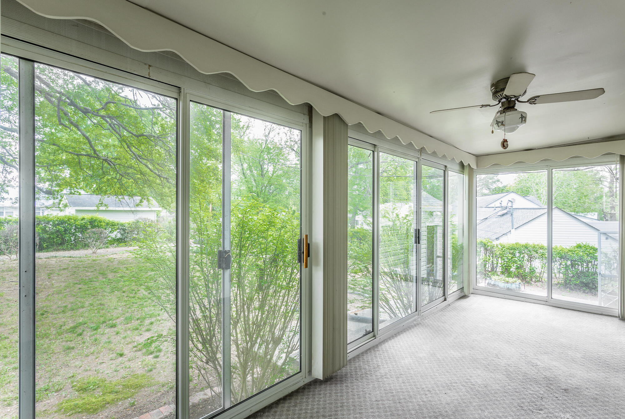 522 Sharondale Road Chattanooga, TN 37412 - Photo 24 of 24 Enclosed back porch