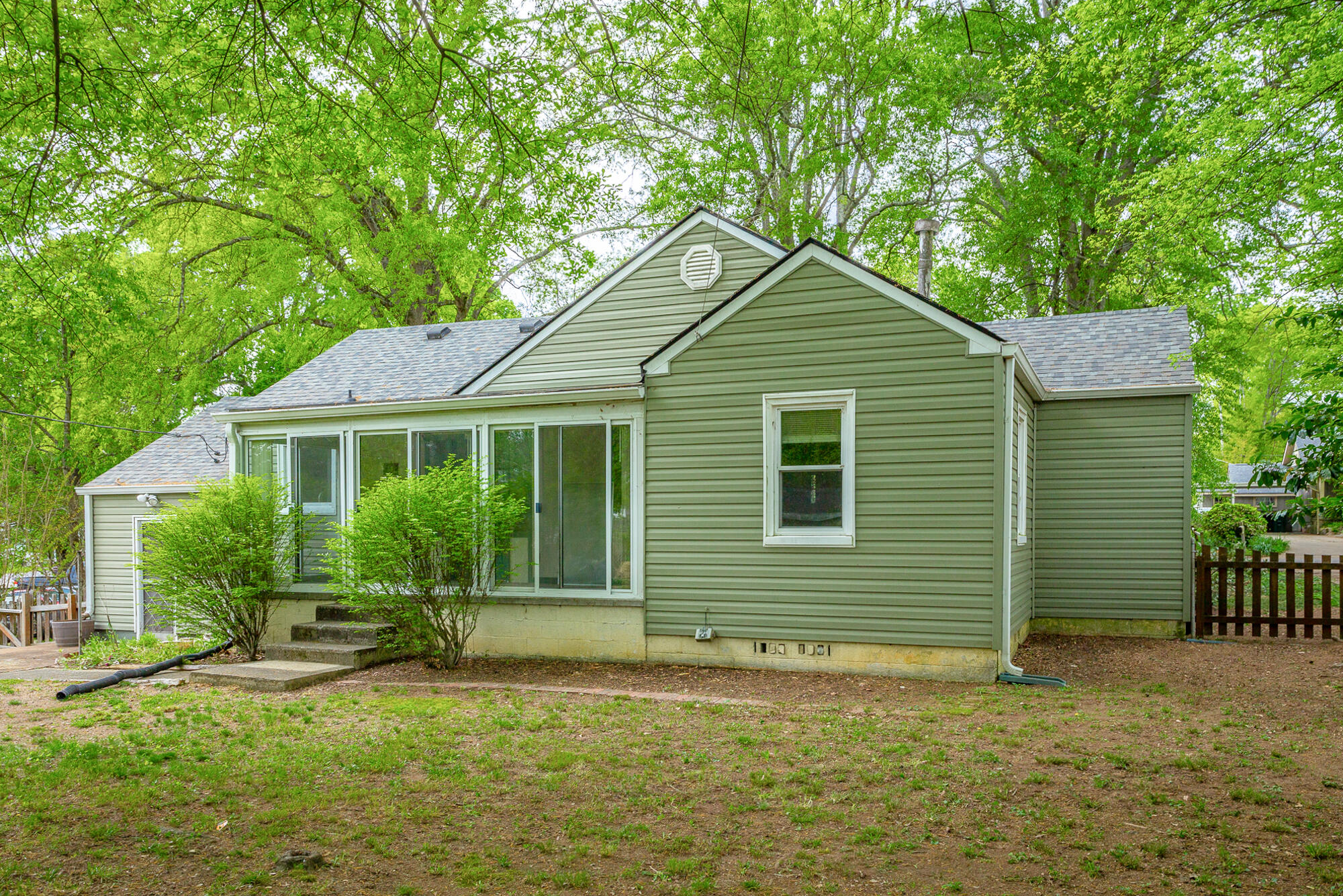 522 Sharondale Road Chattanooga, TN 37412 - Photo 4 of 24 Back of home