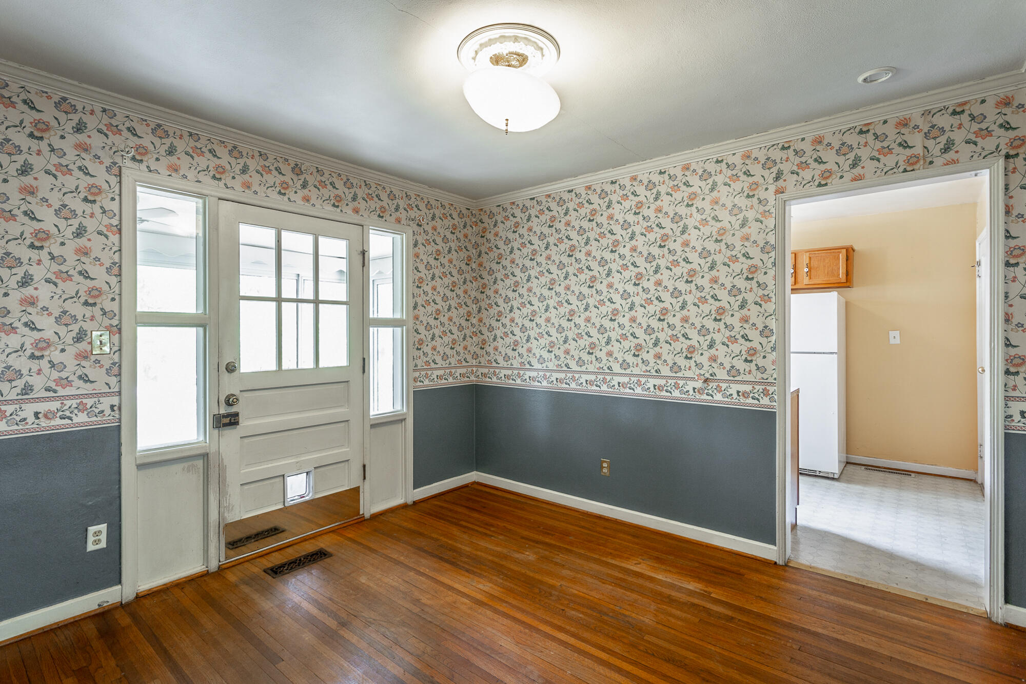 522 Sharondale Road Chattanooga, TN 37412 - Photo 10 of 24 Dining room to kitchen