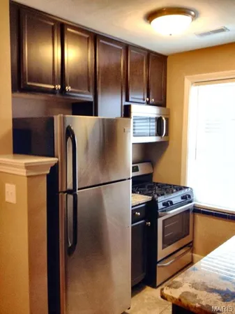 $1,095 | 1035 Claytonia Terrace, Unit 1S, Richmond Heights, MO 63117