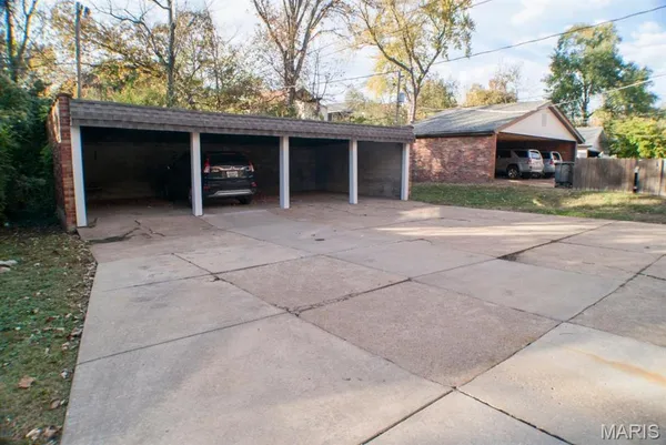 $1,095 | 1035 Claytonia Terrace, Unit 1S, Richmond Heights, MO 63117