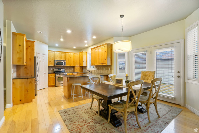 557 South 1470th Street East Springville, UT 84663 - Photo 10 of 46 Dining room featuring light hardwood flooring and recessed lighting