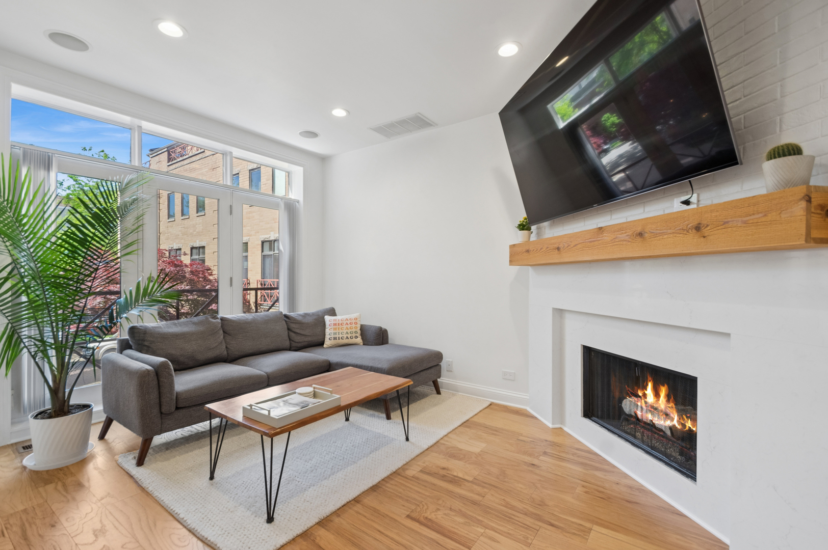 1350 West Byron Street, Unit 7 Chicago, IL 60613 - Photo 2 of 25