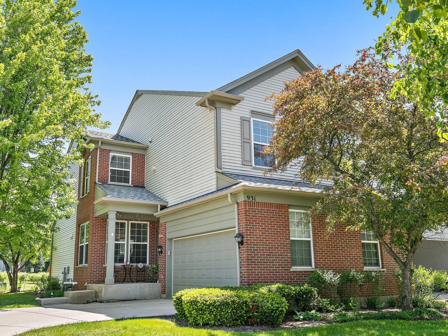931 Elizabeth Drive Streamwood, IL 60107 - Photo 1 of 8 front view of a house