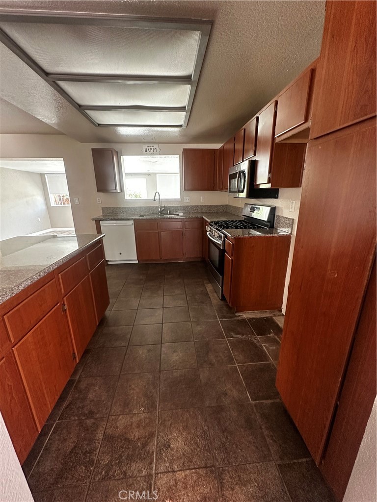 43770 Santa Rosa Circle Lancaster, CA 93535 - Photo 5 of 35