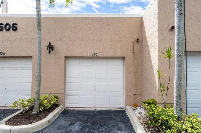 $399,900 | 6606 Villa Sonrisa Drive, Unit 910, Boca Raton, FL 33433
