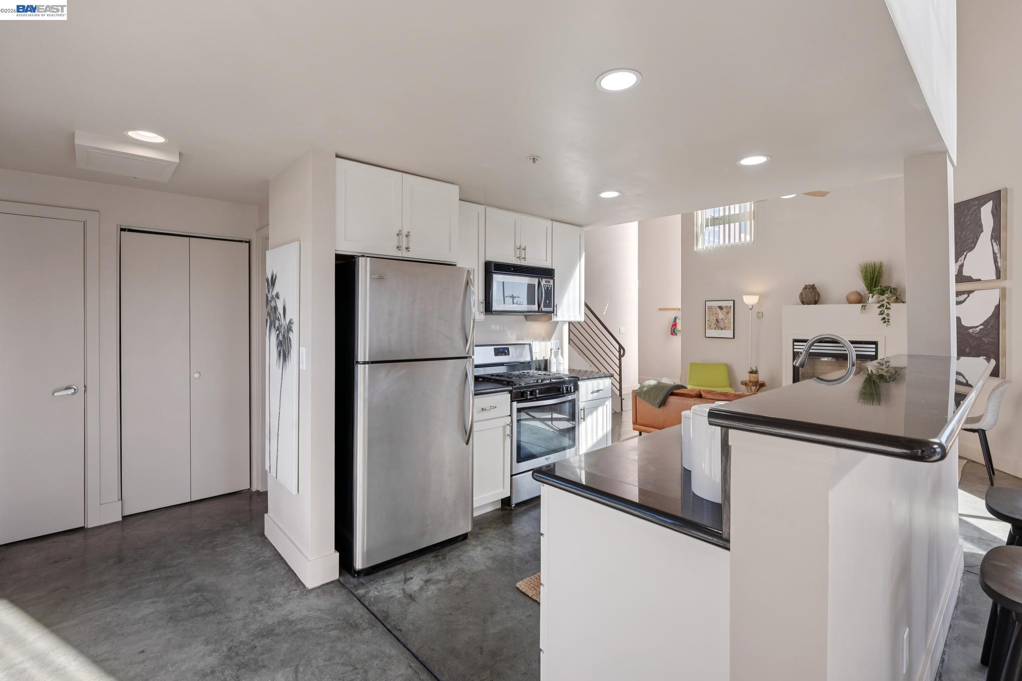 675 8th Street, Unit 10 Oakland, CA 94607 - Photo 13 of 40