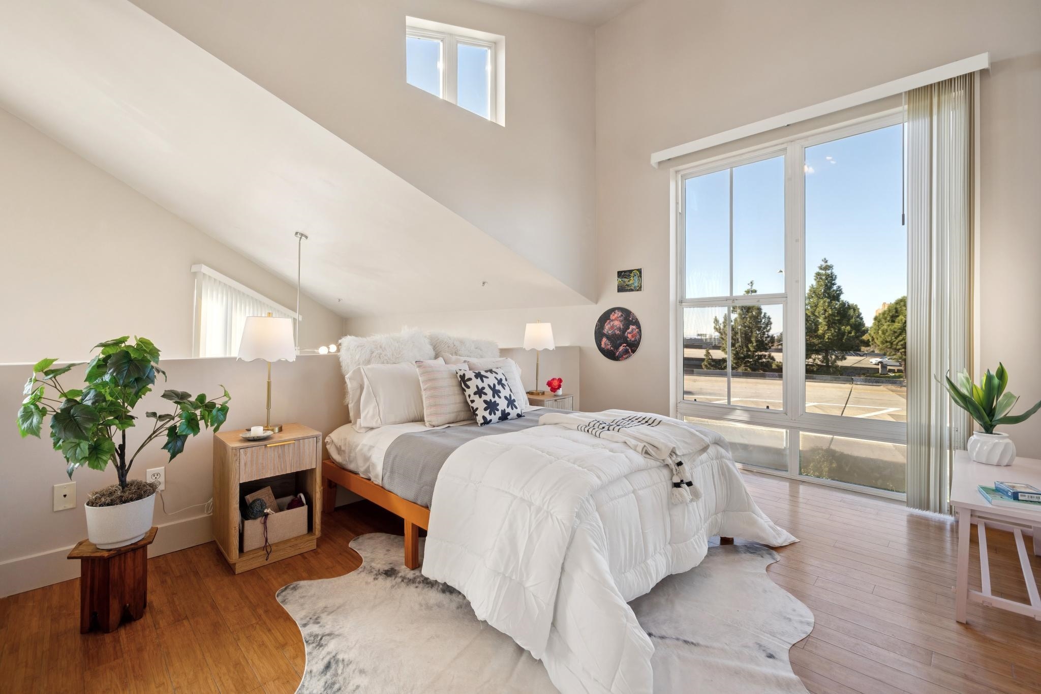 675 8th Street, Unit 10 Oakland, CA 94607 - Photo 19 of 40 a bedroom with a bed and a potted plant