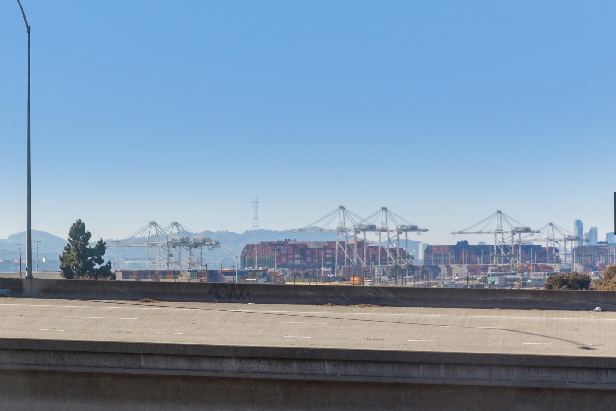 675 8th Street, Unit 10 Oakland, CA 94607 - Photo 26 of 40 a view of a lake
