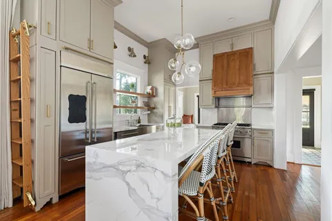 $995,000 | 2910 Houston Avenue, Houston, TX 77009