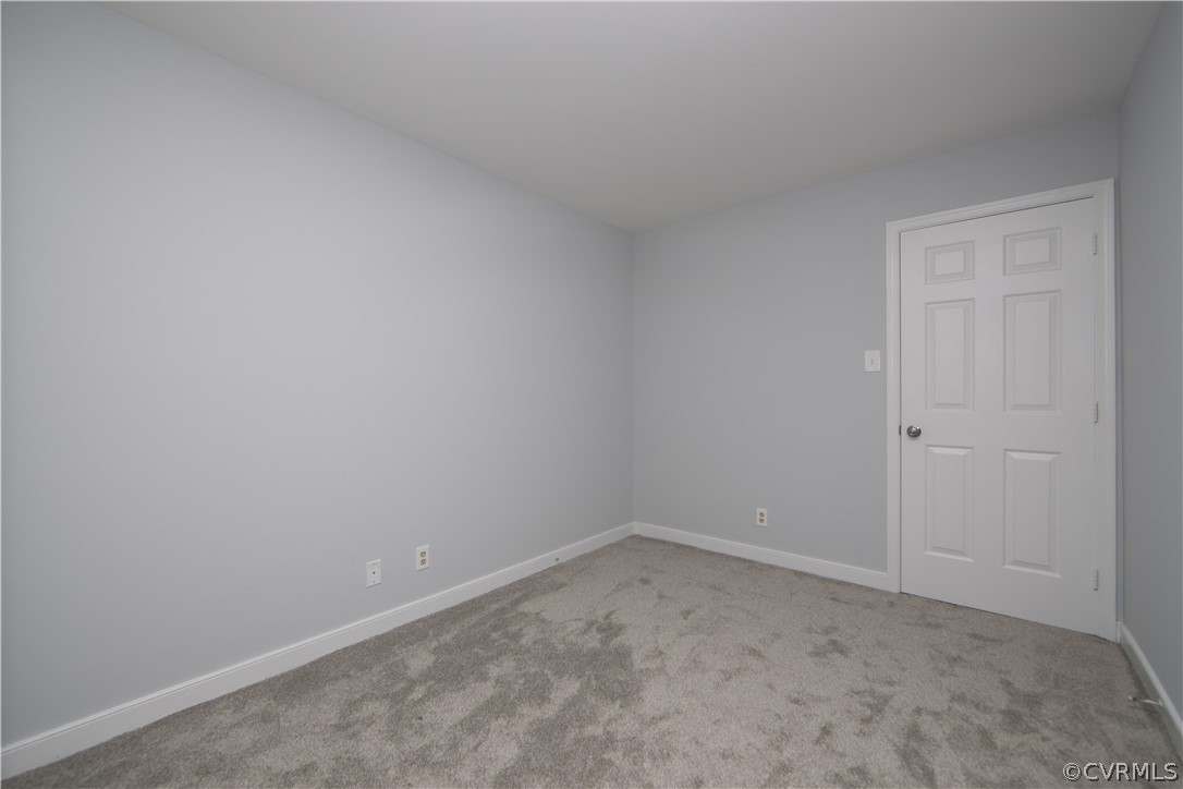 4915 Cedar Cliff Road Chester, VA 23831 - Photo 26 of 35 a room that has a dry window in it