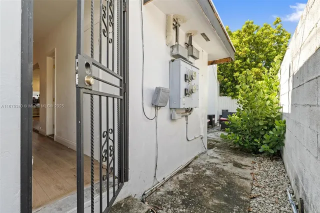 $3,999 | 2453 Southwest 17th Street, Unit 2453, Miami, FL 33145