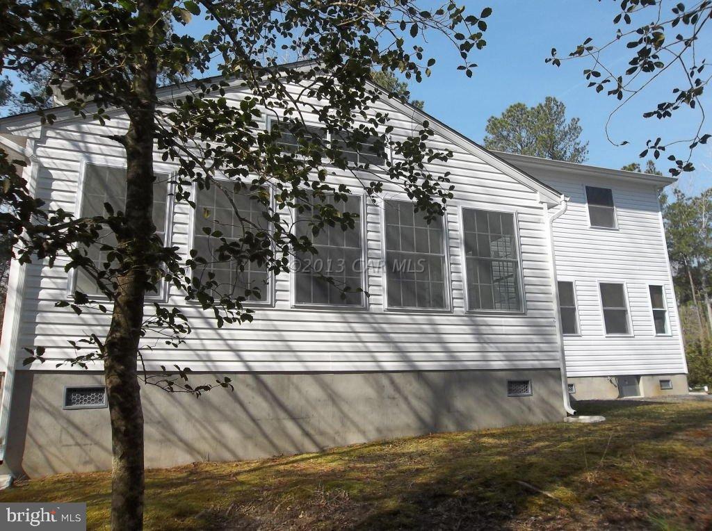 9409 Croppers Island Road Newark, MD 21841 - Photo 2 of 27 a view of a house with a yard