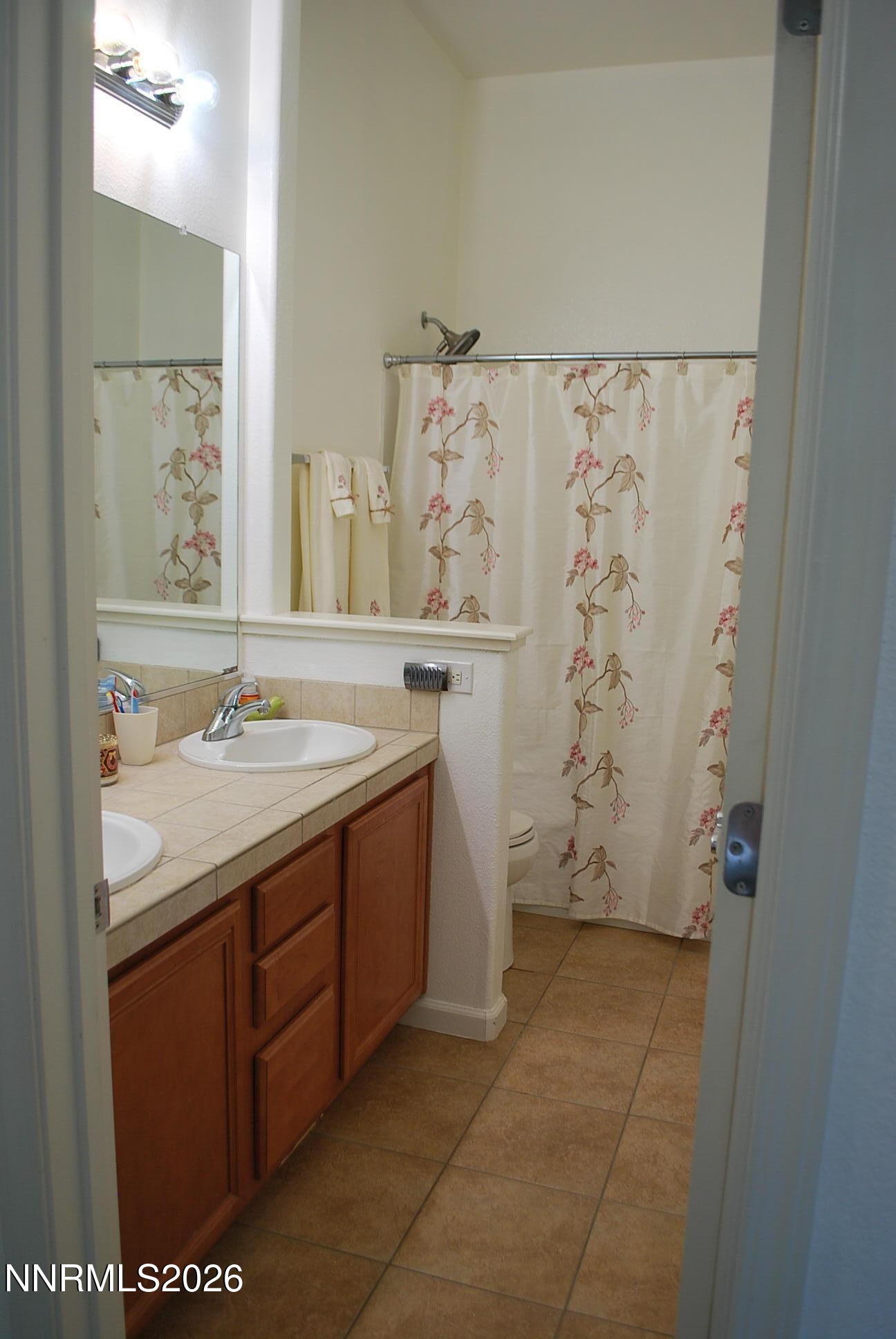 17840 Cedar Mountain Drive Reno, NV 89508 - Photo 30 of 60 Guest/2nd bathroom