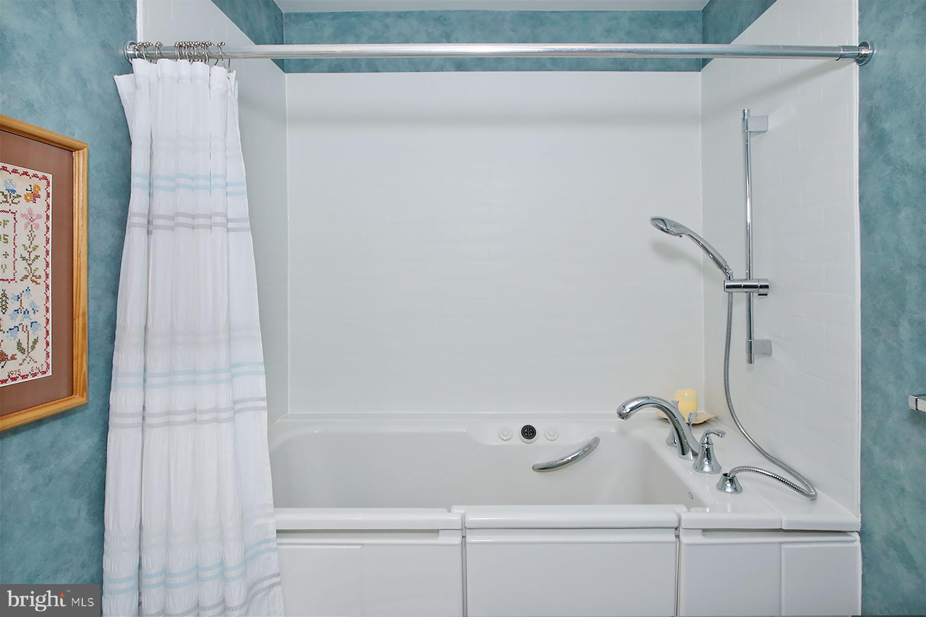 1023 Alden Way Lebanon, PA 17042 - Photo 26 of 74 a bathroom with a shower