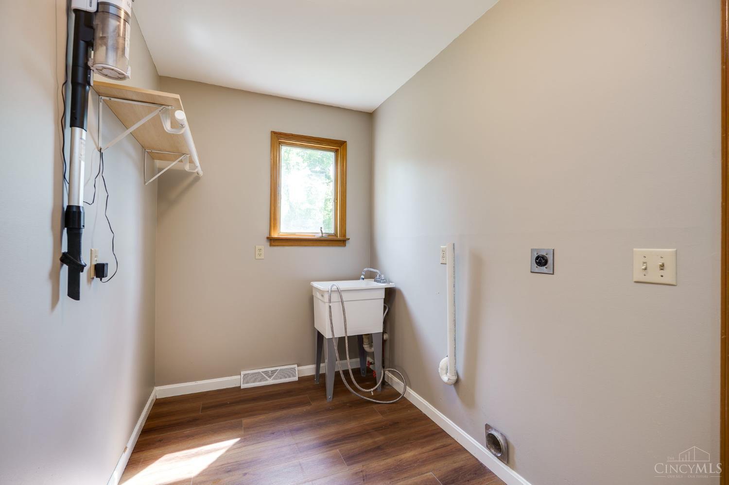 7029 Springdale Road Cincinnati, OH 45247 - Photo 15 of 39 Laundry room