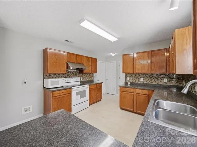 $355,000 | 1968 8th St Lane Southeast, Hickory, NC 28602