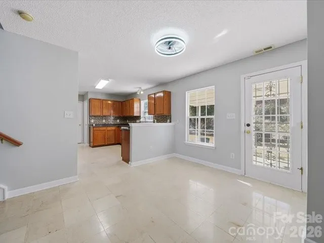 $355,000 | 1968 8th St Lane Southeast, Hickory, NC 28602