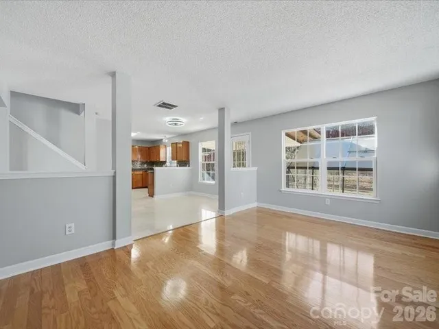 $355,000 | 1968 8th St Lane Southeast, Hickory, NC 28602