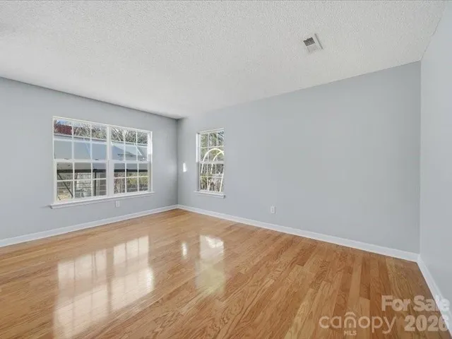 $355,000 | 1968 8th St Lane Southeast, Hickory, NC 28602