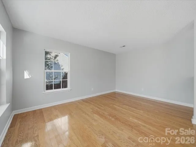 $355,000 | 1968 8th St Lane Southeast, Hickory, NC 28602