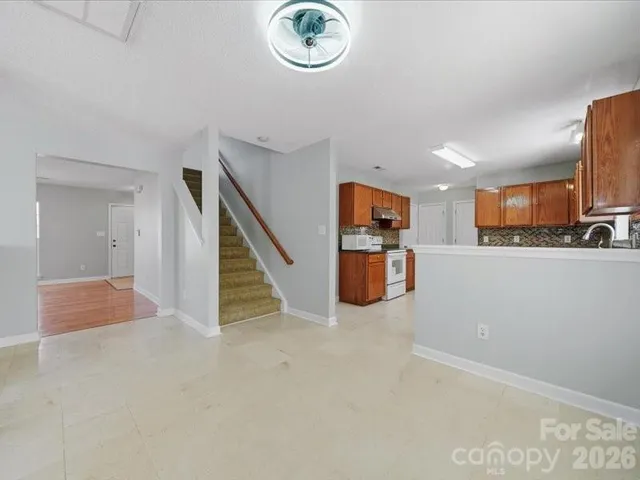 $355,000 | 1968 8th St Lane Southeast, Hickory, NC 28602