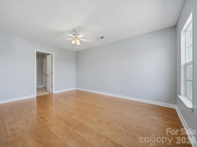 $355,000 | 1968 8th St Lane Southeast, Hickory, NC 28602