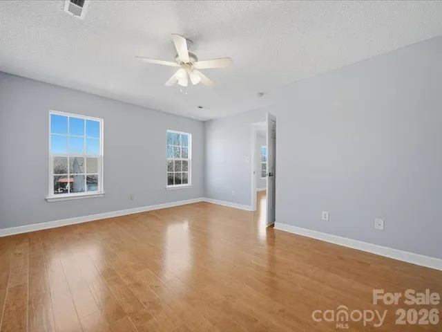 $355,000 | 1968 8th St Lane Southeast, Hickory, NC 28602