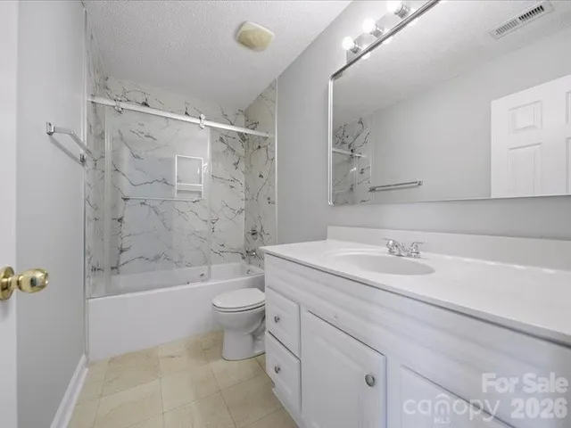 $355,000 | 1968 8th St Lane Southeast, Hickory, NC 28602