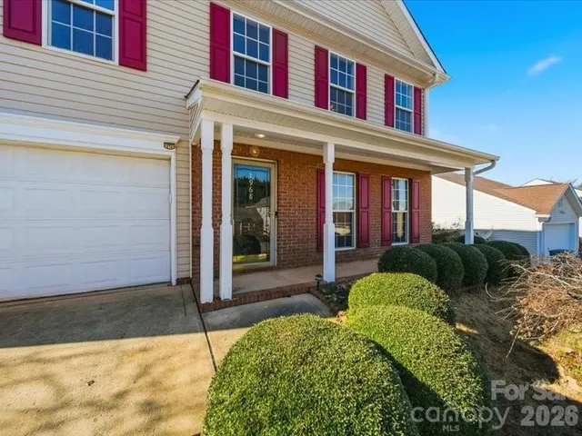 $355,000 | 1968 8th St Lane Southeast, Hickory, NC 28602