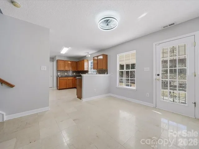 $355,000 | 1968 8th St Lane Southeast, Hickory, NC 28602