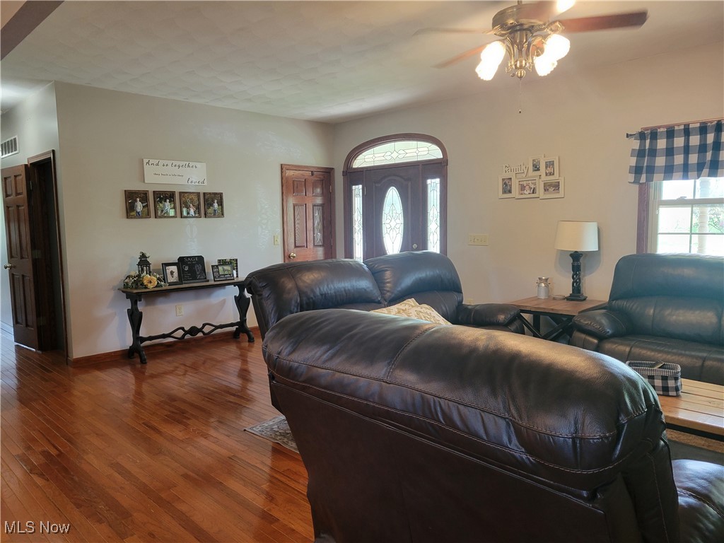 87038 Keyser Road Cadiz, OH 43907 - Photo 8 of 50 Living room