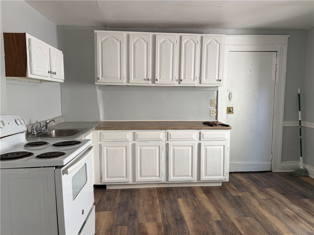 88 Fairbanks Street Rochester, NY 14621 - Photo 15 of 44 90 Fairbanks: Kitchen