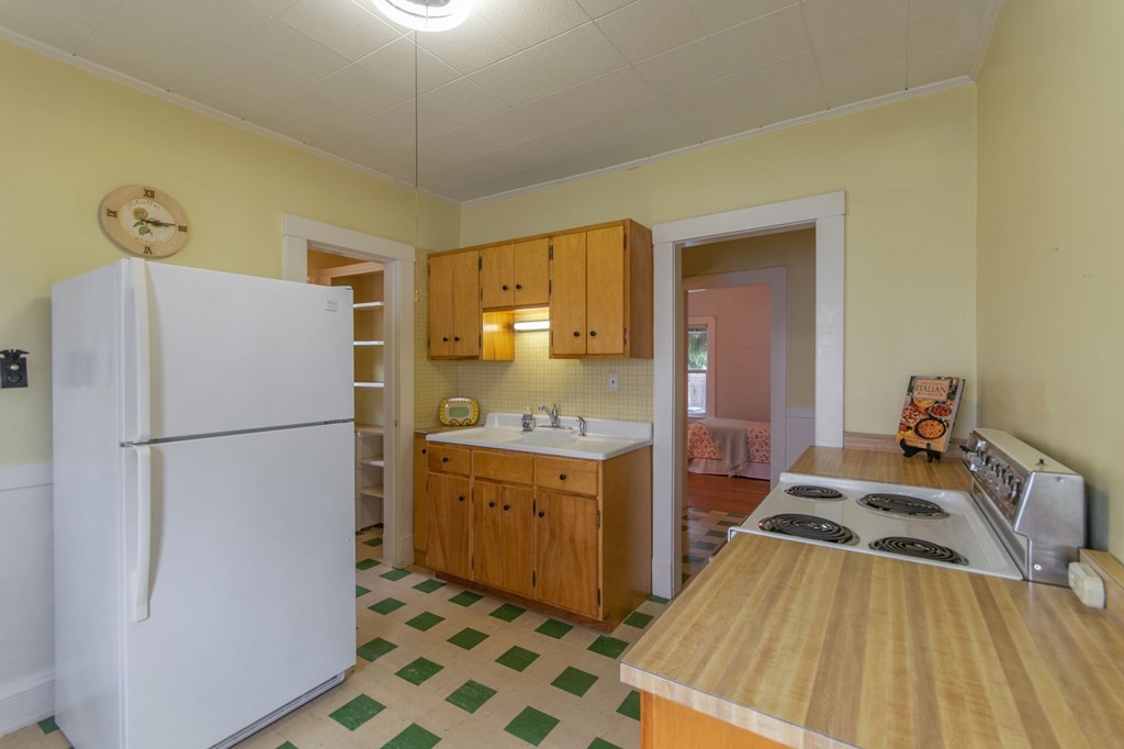 151 Daviston Street Springfield, MA 01108 - Photo 13 of 30