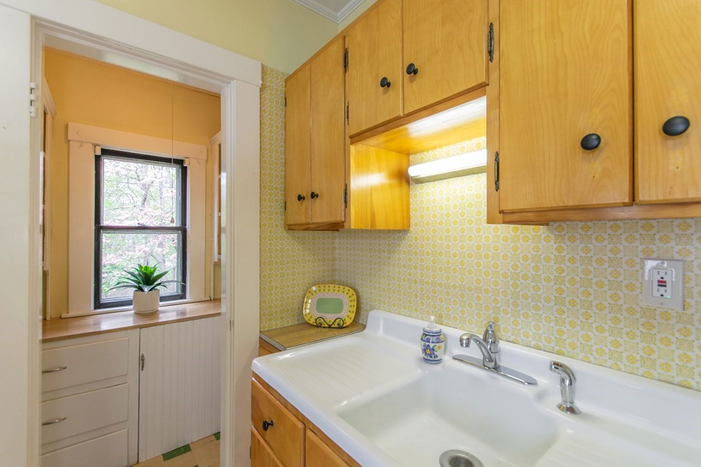 151 Daviston Street Springfield, MA 01108 - Photo 14 of 30